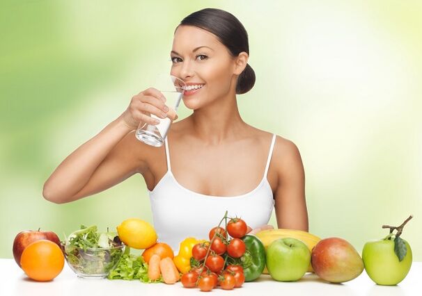 Vandens dietos principas yra gėrimo režimo laikymasis kartu su sveiko maisto vartojimu