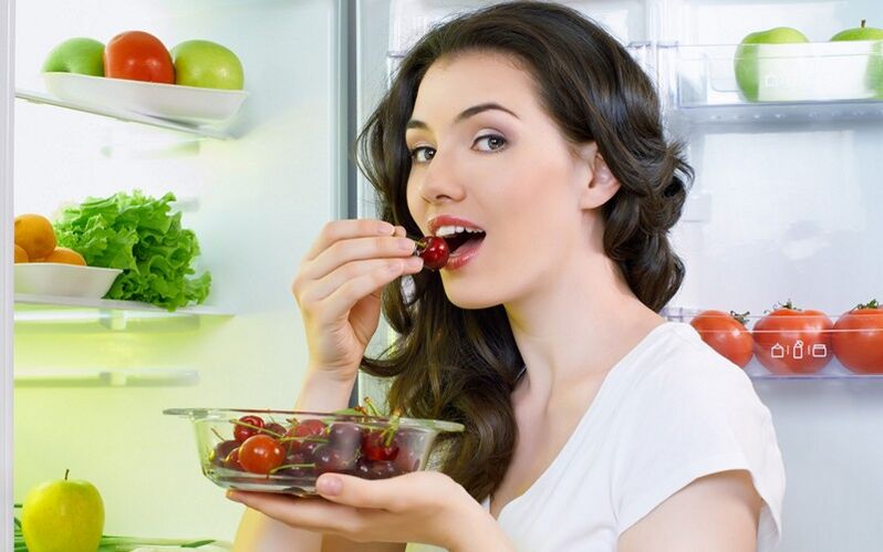 Laikydamasi 6 žiedlapių dietos, mergina baltyminį maistą kaitalioja su angliavandeniais